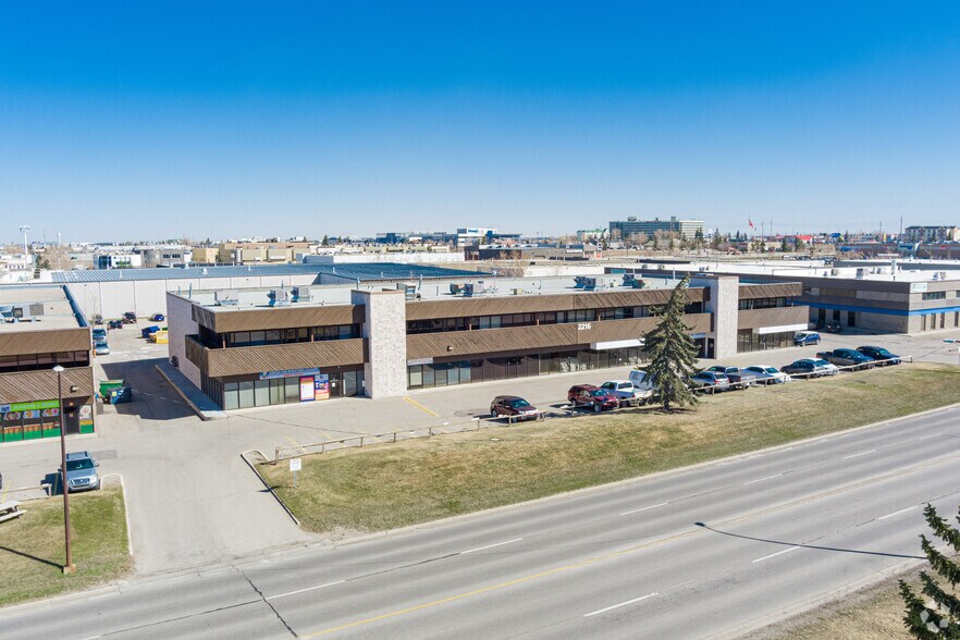 More Photos Of 2216 27th Ave NE, Calgary Flex For Lease