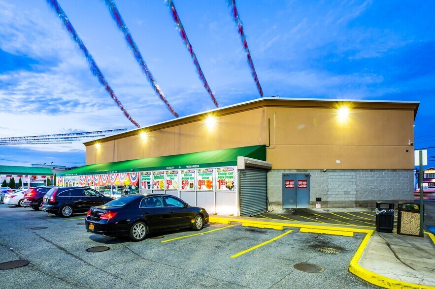 More Photos Of 163-30 Cross Bay Blvd, Howard Beach Supermarket For Sale