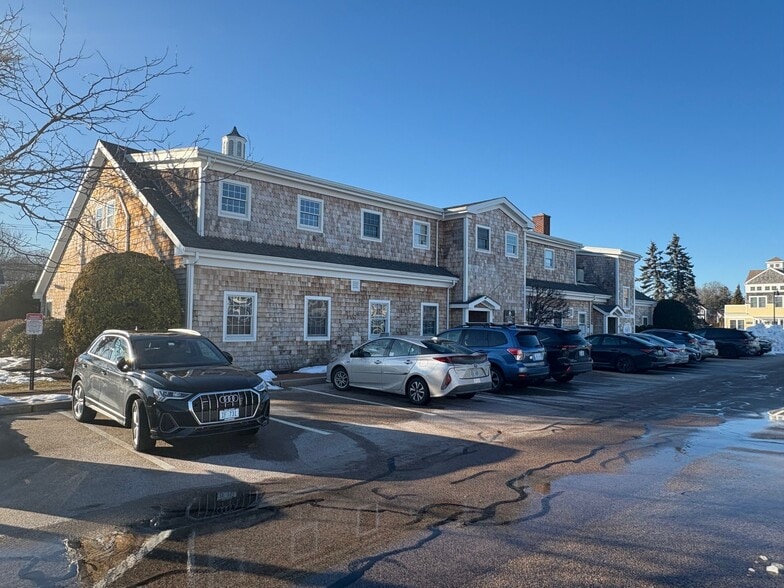 More Photos Of 28 Caswell St, Narragansett Medical For Sale