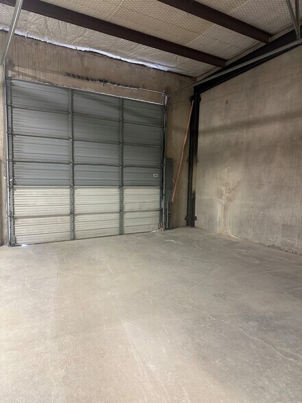 More Photos Of 2703 Marshall St, Fort Worth Warehouse For Sale
