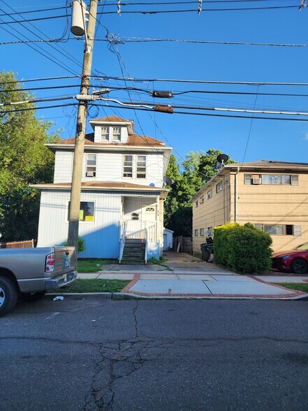 More Photos Of 490 Hamilton St, Franklin Township Office Residential For Sale