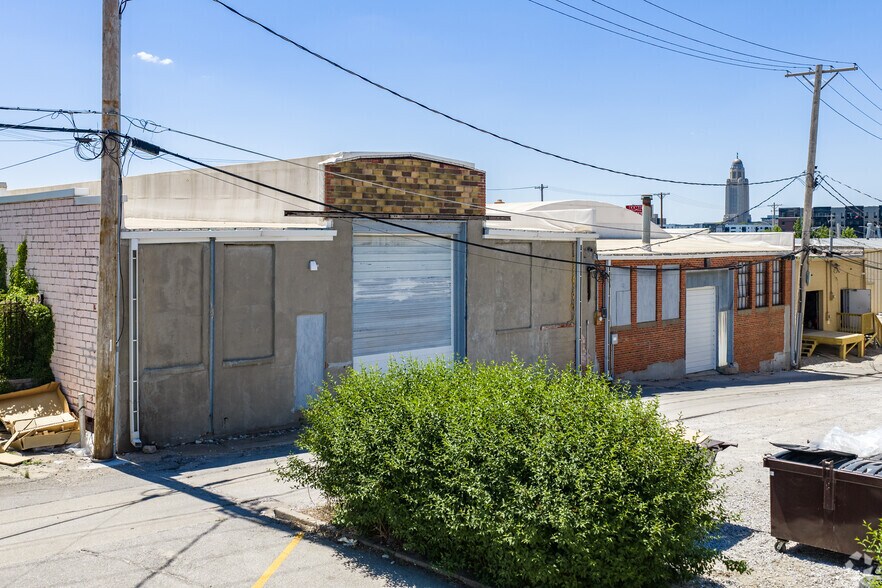More Photos Of 2414 N St, Lincoln Showroom For Lease