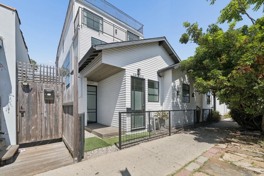 More Photos Of 1317 Cabrillo Ave, Venice Flex For Sale