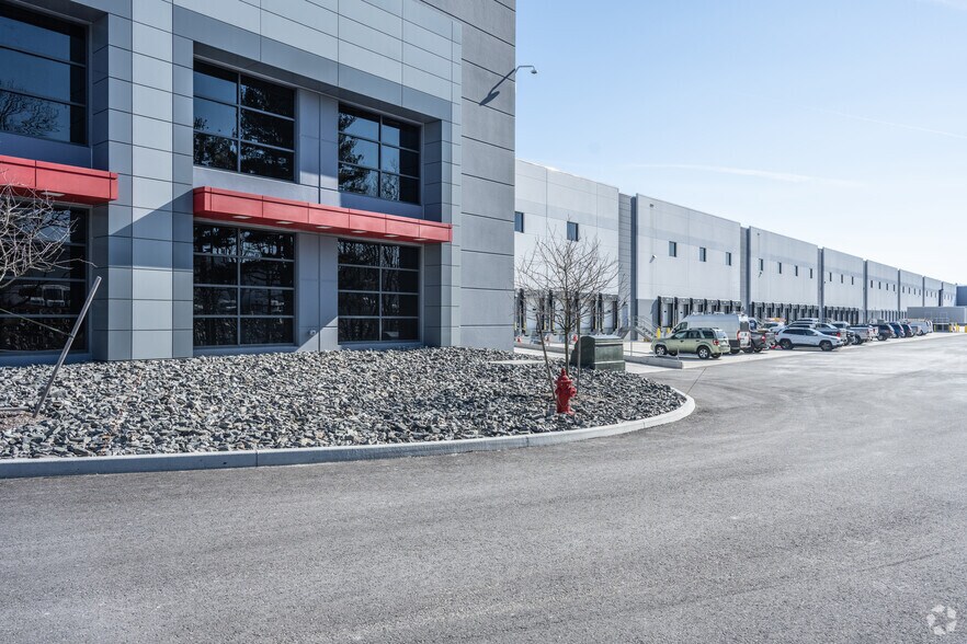 More Photos Of 80 Pine Hill Dr, Boylston Distribution For Lease