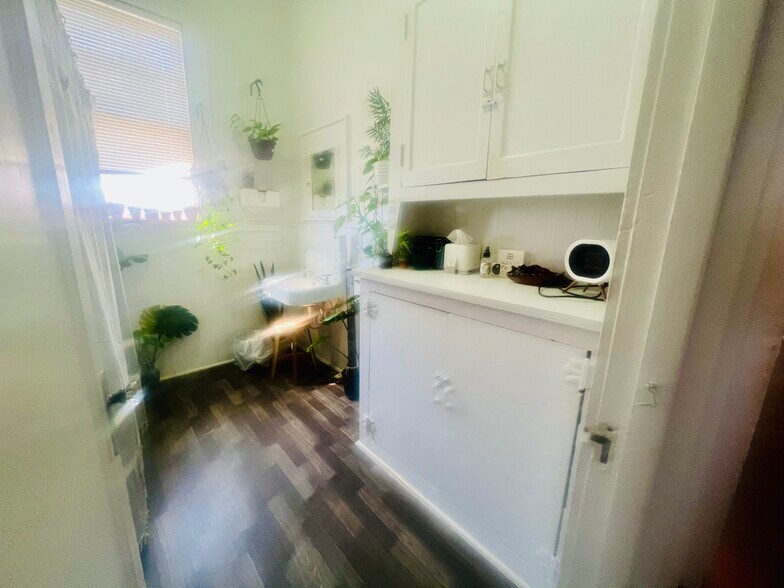 More Photos Of 403 Blanco Rd, San Antonio General Retail For Sale