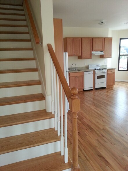 More Photos Of 221-223 Herald Pl, Syracuse Storefront Retail Residential For Sale