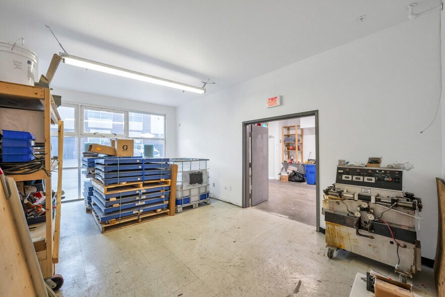 More Photos Of 17750 65A Av, Surrey Showroom For Sale