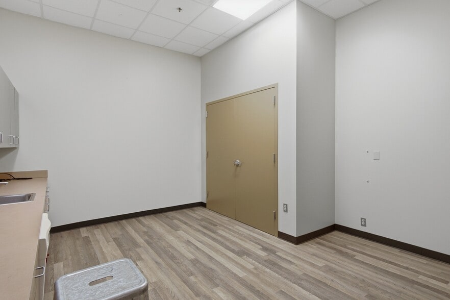 More Photos Of 421 Main St, Franklin Storefront Retail Office For Lease
