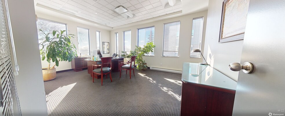 More Photos Of 1875-1905 Boul Lionel-Bertrand, Boisbriand Light Manufacturing For Lease