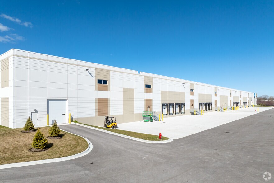 More Photos Of 2685 Eagle Way, Hoffman Estates Manufacturing For Lease