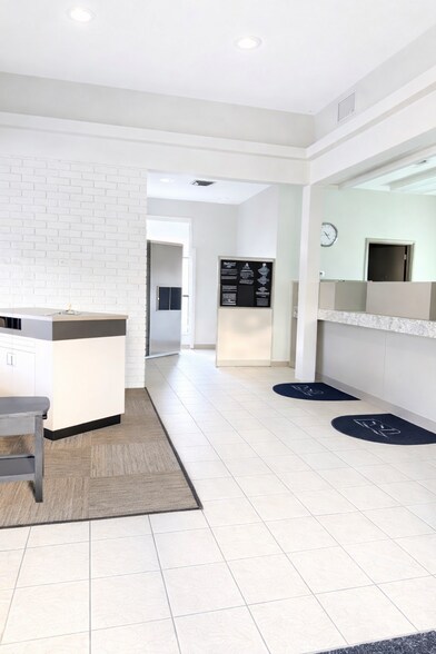 More Photos Of 835 E Bishop St, Bellefonte Bank For Lease