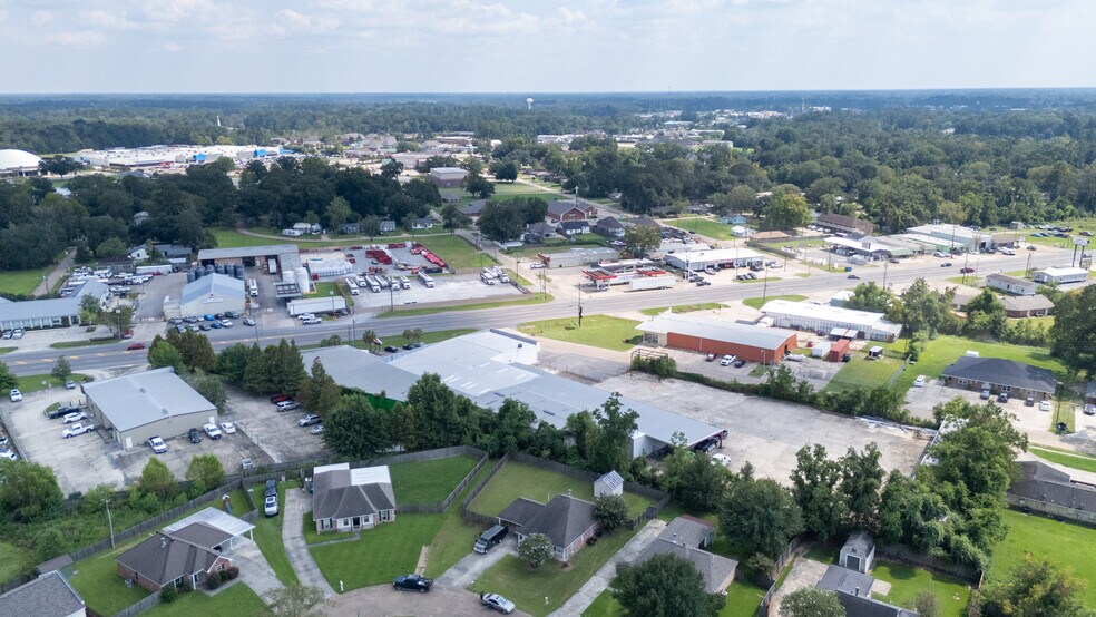 More Photos Of 947 Florida Ave SW, Denham Springs Flex For Sale