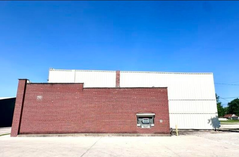 More Photos Of 12 W Mill St, Shelburn Bank For Sale