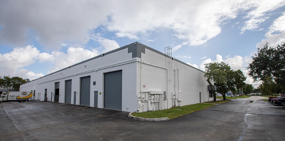 More Photos Of 3555-3569 NW 53rd Ct, Fort Lauderdale Unknown For Lease