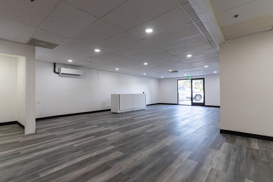 More Photos Of 6172-6196 University Ave, San Diego Unknown For Lease