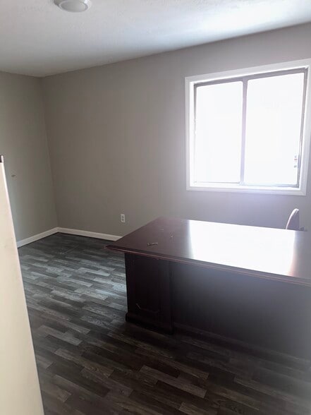 More Photos Of 686 S Highway 25 W, Williamsburg Office For Lease