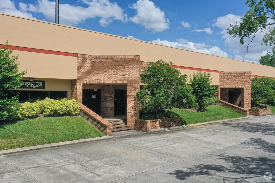 More Photos Of 16011 Nebraska Ave N, Lutz Distribution For Lease