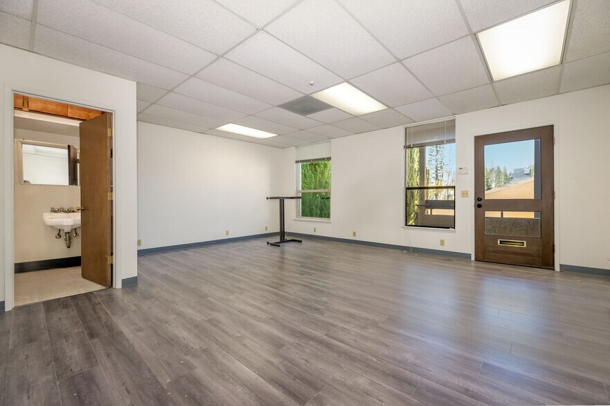 More Photos Of 741-749 Maltman Dr, Grass Valley Office For Sale