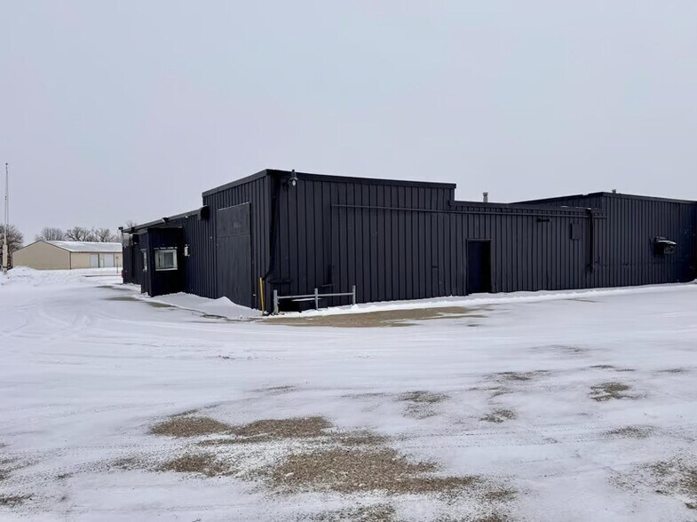 More Photos Of 116 S 10th St, Marshall Light Distribution For Sale
