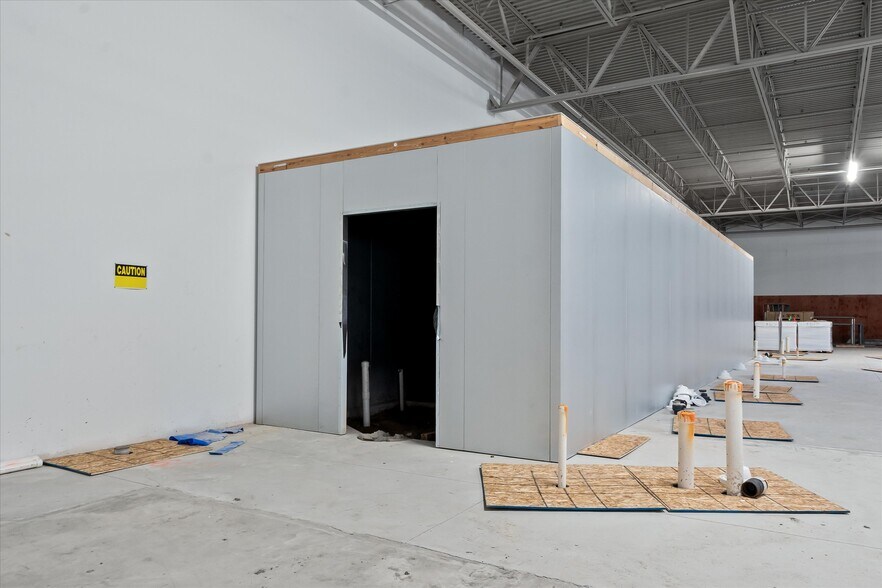 More Photos Of 2651 S Rochester Rd, Rochester Hills General Retail For Lease