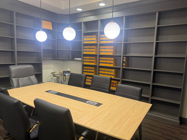 More Photos Of 320 1st St N, Jacksonville Beach Office Residential For Lease