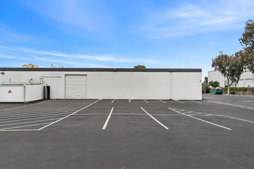 More Photos Of 44368-44370 Old Warm Springs Blvd, Fremont Warehouse For Lease