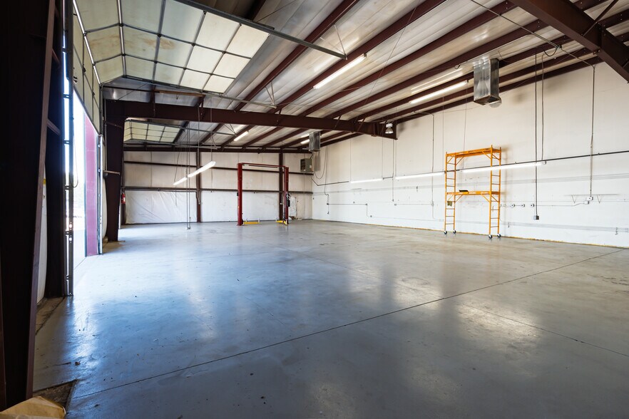 More Photos Of 854 Baseline Pl, Brighton Warehouse For Lease