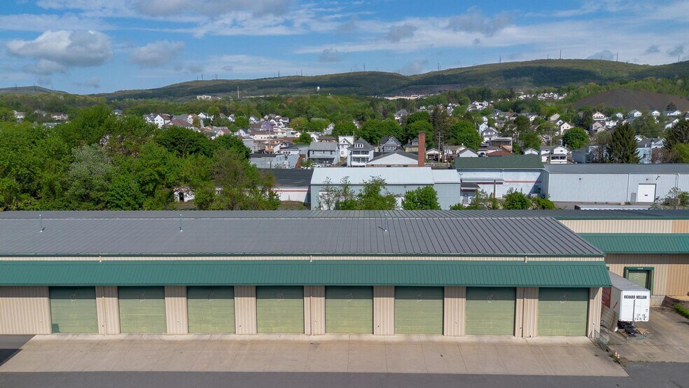 More Photos Of 807 Enterprise St, Dickson City Warehouse For Lease