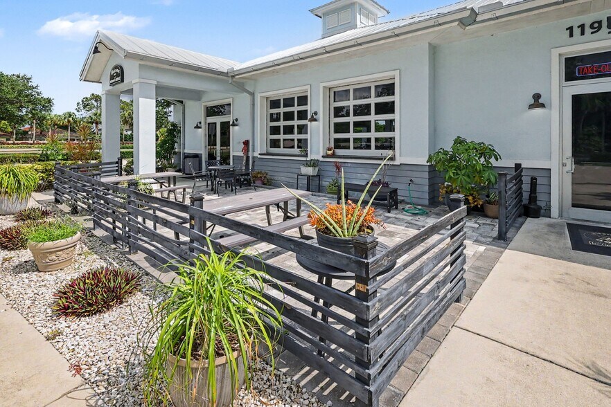 More Photos Of 11970 Fairway Lakes Dr, Fort Myers Restaurant For Sale