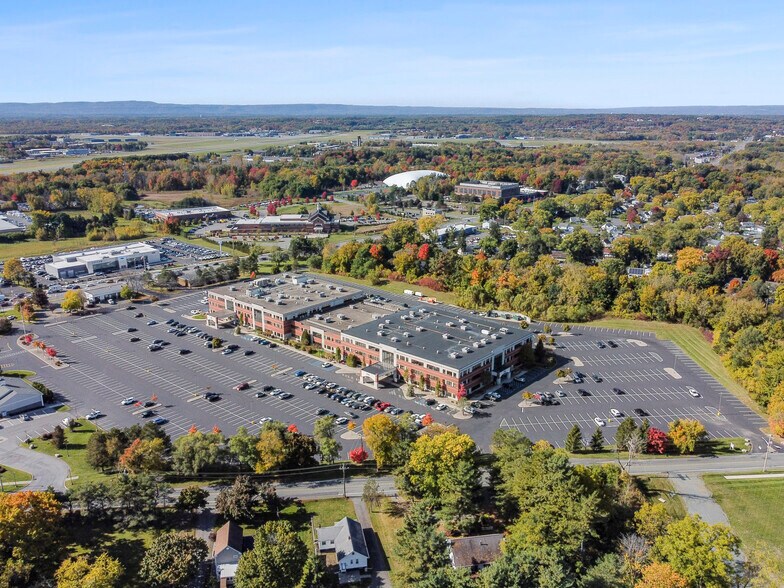 More Photos Of 711-713 Troy Schenectady Rd, Latham Medical For Lease