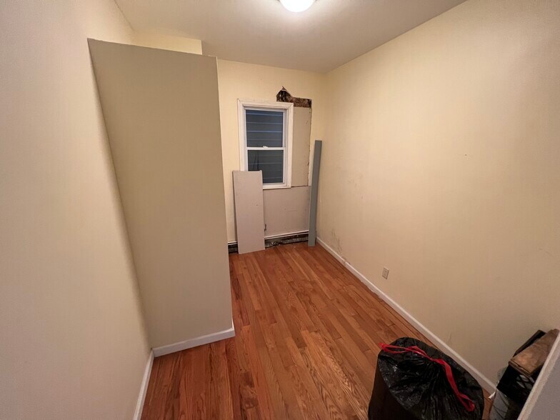 More Photos Of 839 Elizabeth Ave, Elizabeth Storefront For Sale