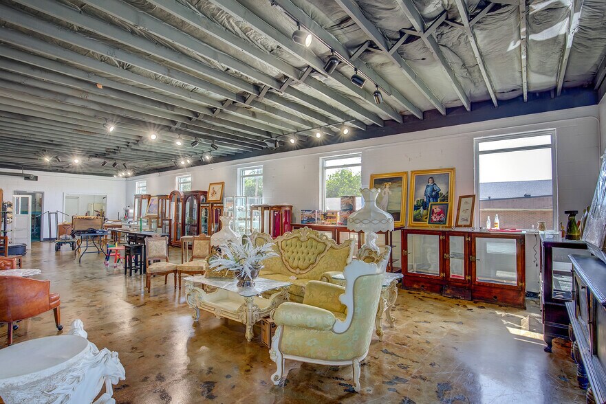 More Photos Of 107 E Locust, Winnsboro Office For Sale