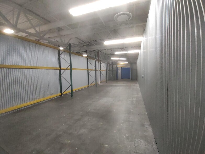 More Photos Of 10949 E Peakview Ave, Englewood Manufacturing For Lease