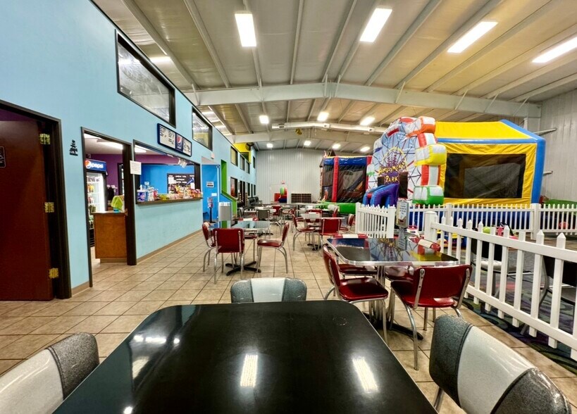 More Photos Of 2509 S 1st St, Terre Haute Showroom For Sale