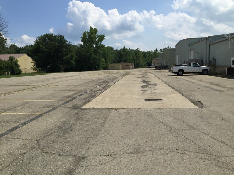 More Photos Of 1735 W 53rd St, Anderson Manufacturing For Sale