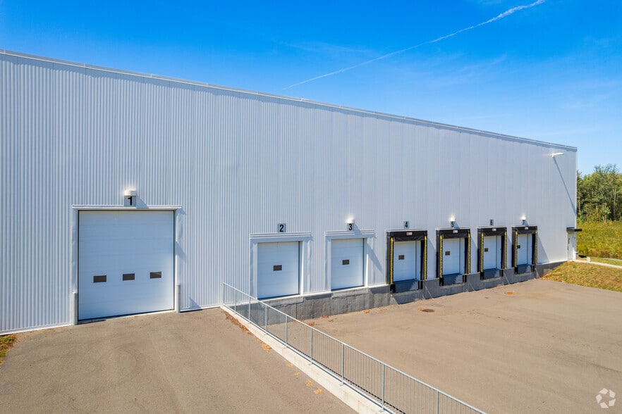 More Photos Of 1110 Rue Bousquet, Granby Warehouse For Sale