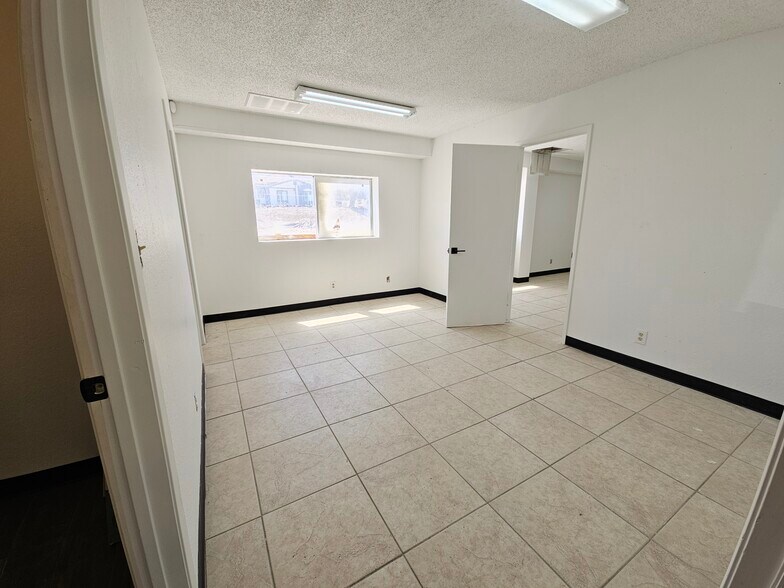 More Photos Of 3829 Rising Sun Rd, Bullhead City Distribution For Lease