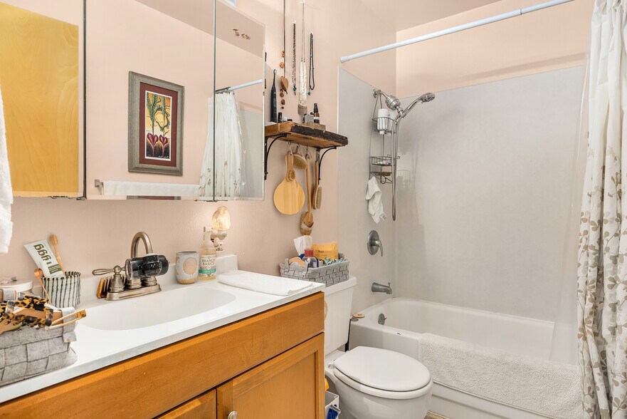More Photos Of 816 N 38th St, Seattle Apartments For Sale