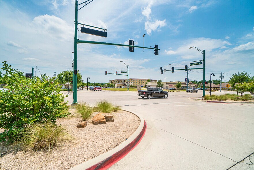 More Photos Of 846-850 W Pipeline Rd, Hurst Freestanding For Sale