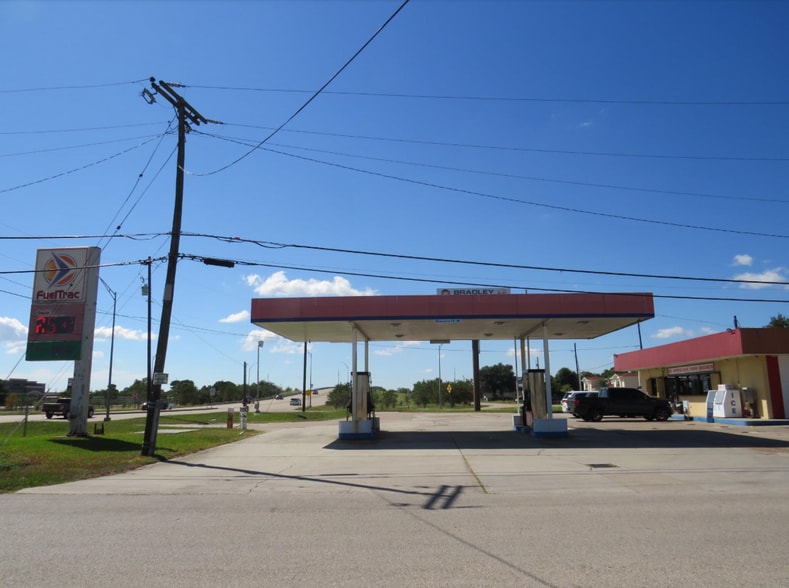 Primary Photo Of 3002 Nall St, Port Neches General Retail For Sale