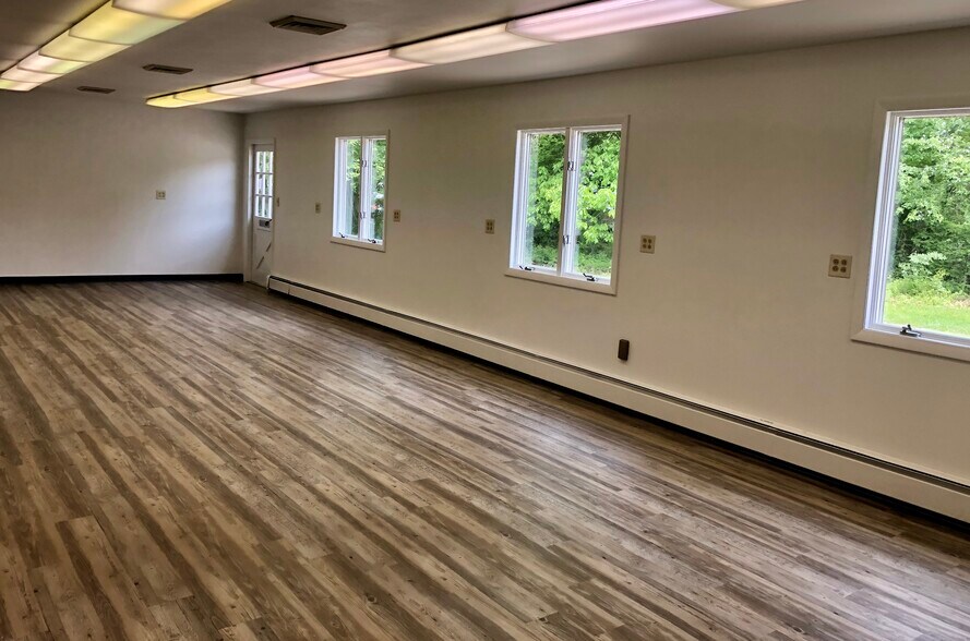 More Photos Of 1360 Baldwin Hill Rd, Gales Ferry Flex For Lease