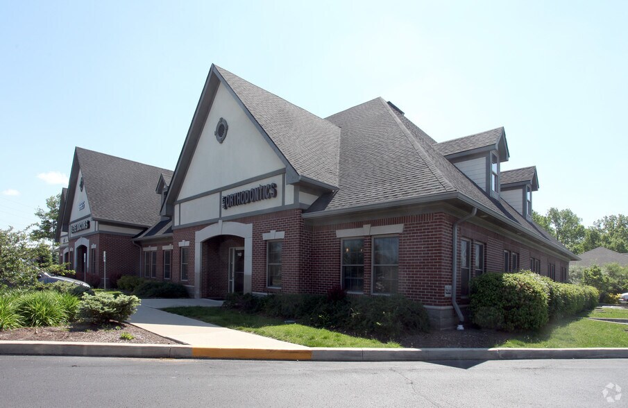 More Photos Of 3965 W 106th St, Carmel Office For Lease