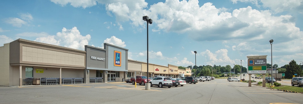 More Photos Of 1049 N Main St, Butler Unknown For Lease