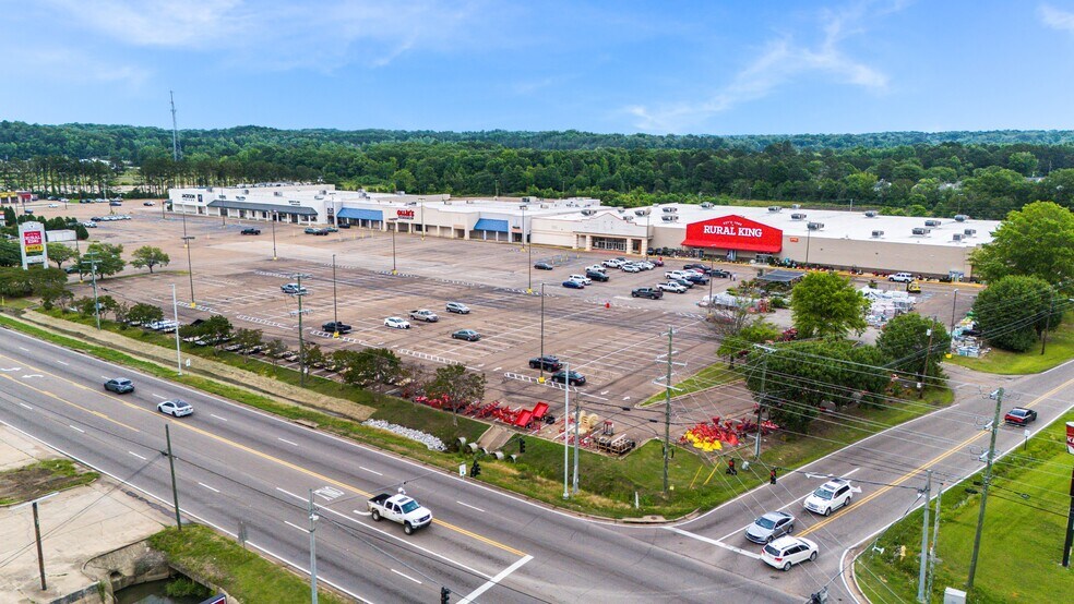 More Photos Of 2310-2318 Highway 45, Columbus Unknown For Lease