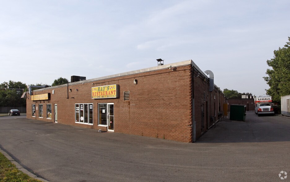 More Photos Of 833 Westlock Rd, Mississauga Freestanding For Lease