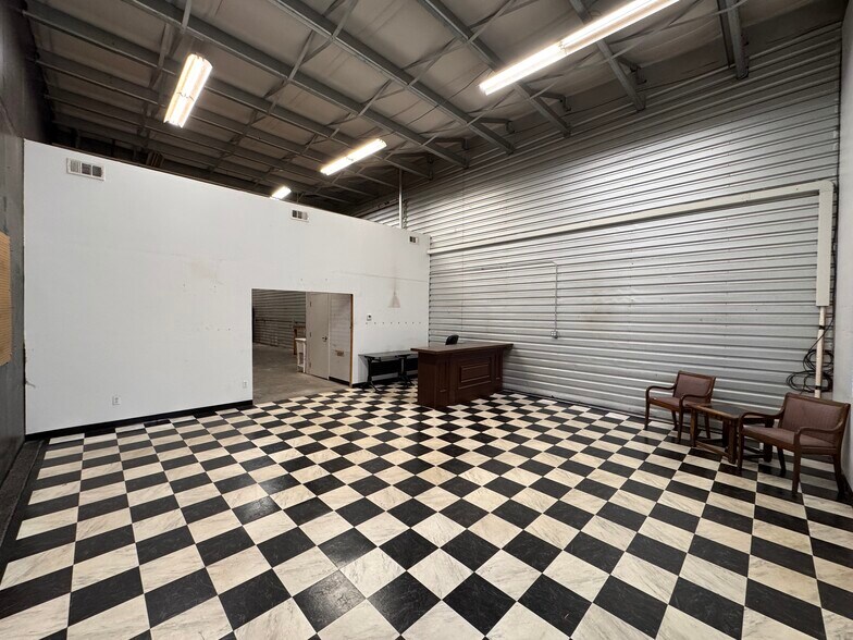 More Photos Of 7352 Greenridge Rd, Windsor Warehouse For Sale