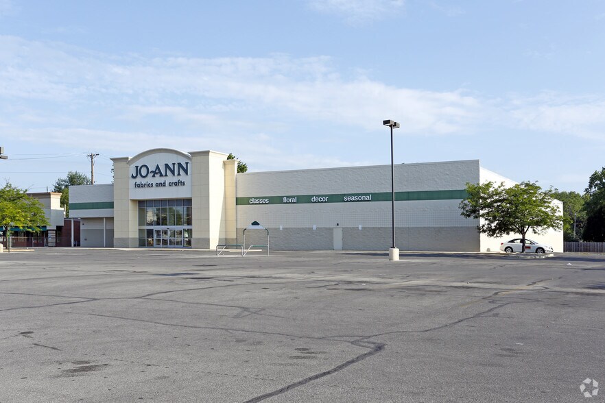 More Photos Of 4948 Monroe St, Toledo Freestanding For Lease