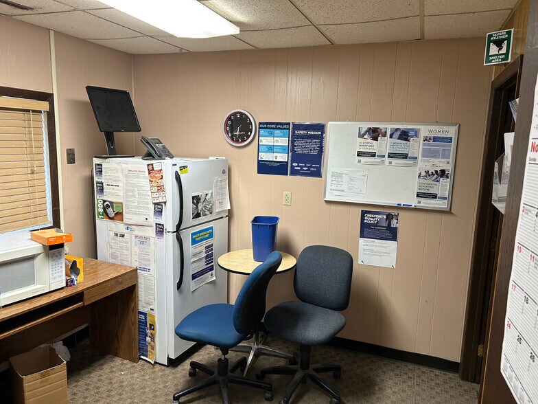More Photos Of 21 8th Ave SW, Watertown Warehouse For Sale
