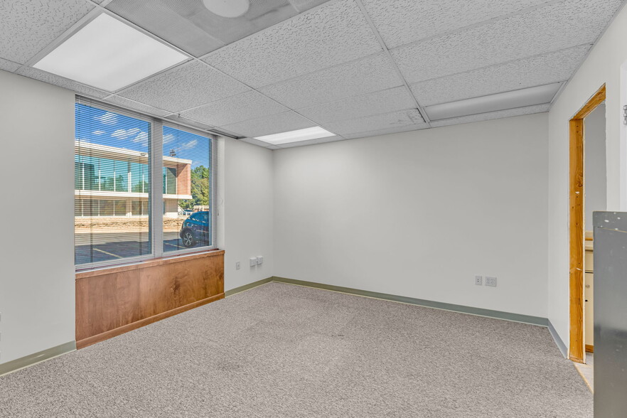 More Photos Of 3320 Sw Harrison St, Topeka Office For Lease