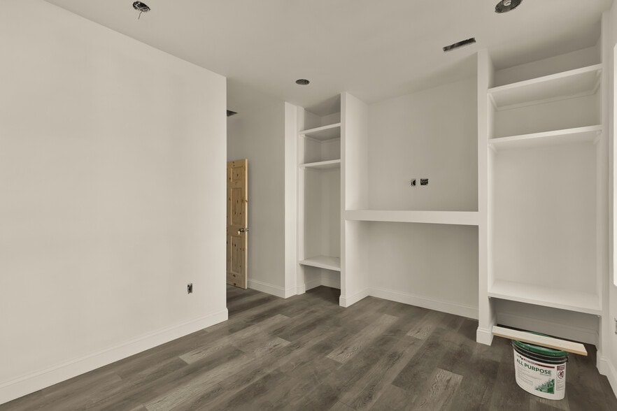 More Photos Of 2324 N Capitol St NW, Washington Storefront Retail Residential For Sale